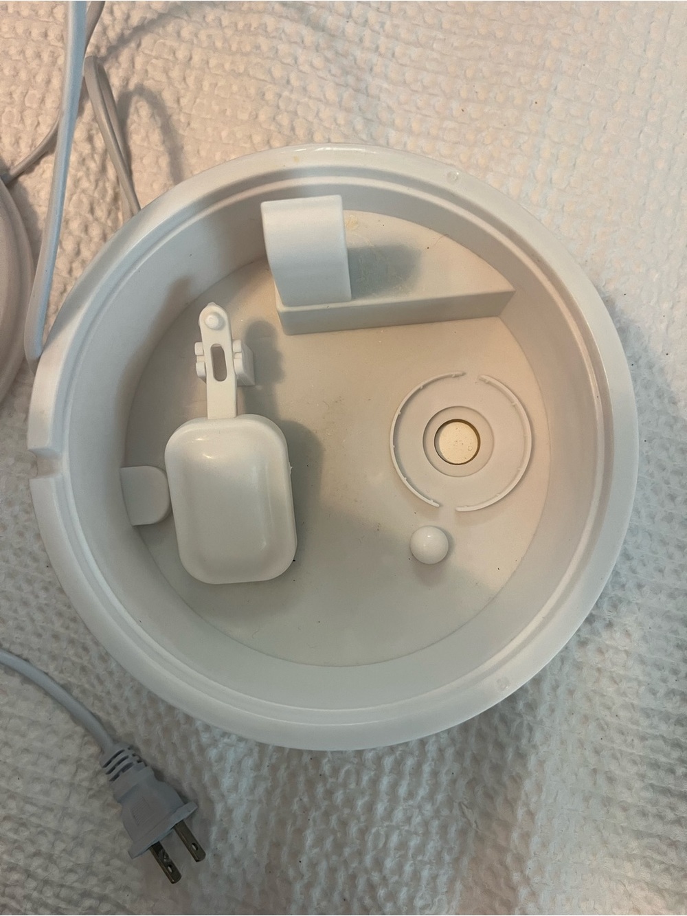 White Diffuser with LED changing Light - Picture 5 of 7